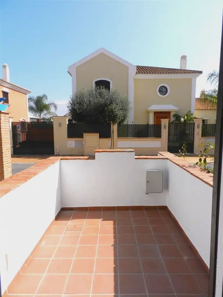 4 soverom Rekkehus til salgs i Marbella med svømmebasseng garasje - € 720 000 (Ref: 10170059)