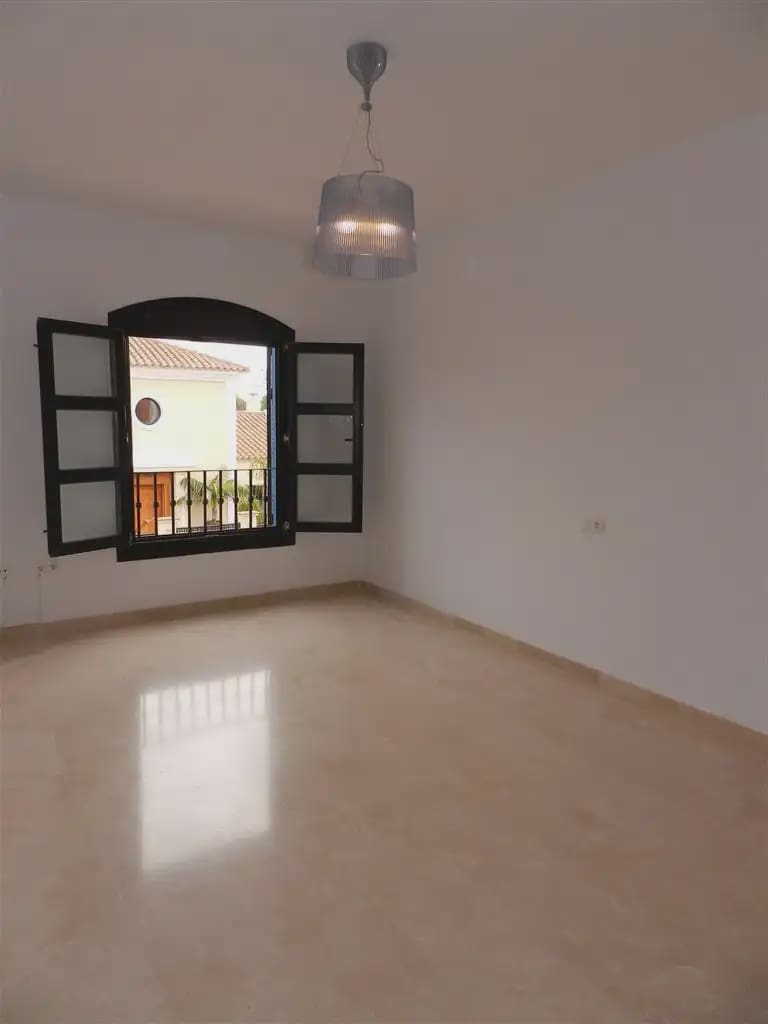 4 soverom Rekkehus til salgs i Marbella med svømmebasseng garasje - € 720 000 (Ref: 10170059)