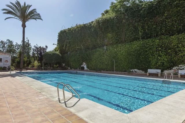 Apartamento de 3 habitaciones en Nueva Andalucia, Marbella en venta con piscina garaje - 685.000 € (Ref: 10170061)
