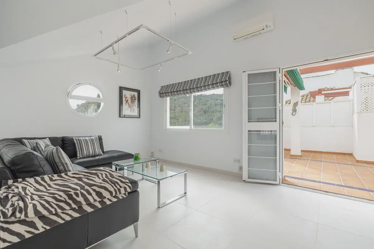 4 soverom Penthouse til salgs i Benahavis med svømmebasseng garasje - € 589 000 (Ref: 10170062)