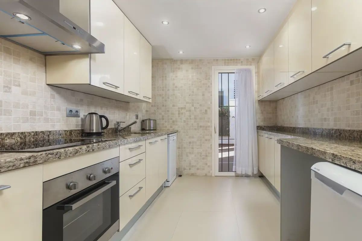 2 slaapkamer Appartement te koop in Marbella met zwembad garage - € 520.000 (Ref: 10170069)