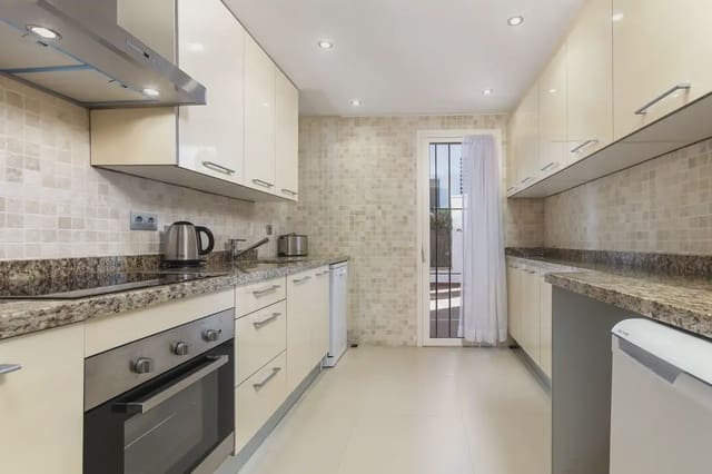 2 slaapkamer Appartement te koop in Nueva Andalucía Centro, Marbella met zwembad garage - € 520.000 (Ref: 10170069)