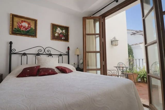 3 chambre Villa/Maison Mitoyenne à vendre à La Quinta, Benahavís avec piscine garage - 725 000 € (Ref: 10170070)
