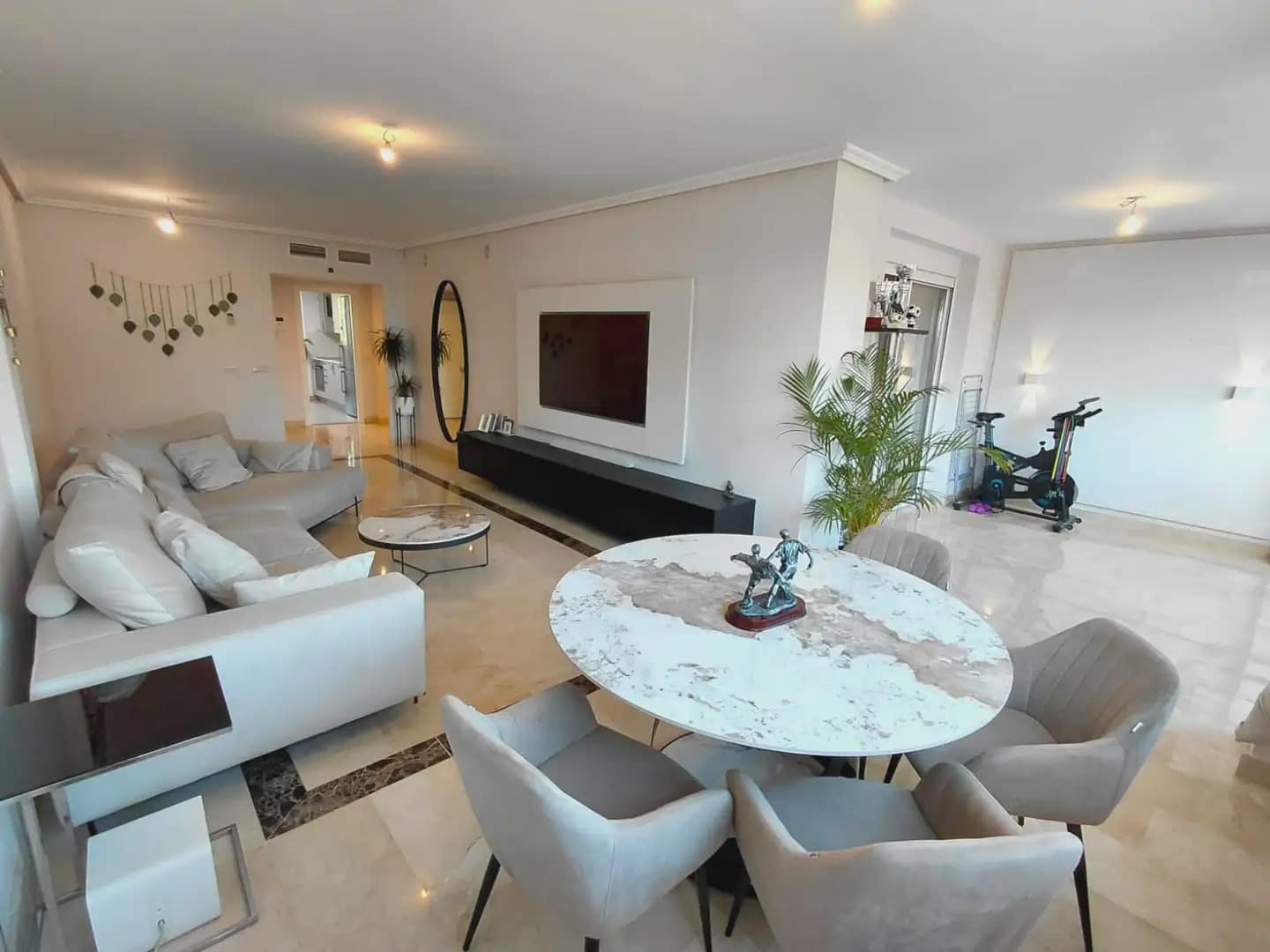 2 bedroom Flat for sale in Marbella with pool garage - € 498,000 (Ref: 10170080)