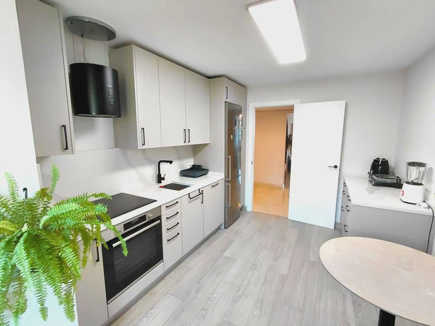 2 bedroom Flat for sale in Marbella with pool garage - € 498,000 (Ref: 10170080)