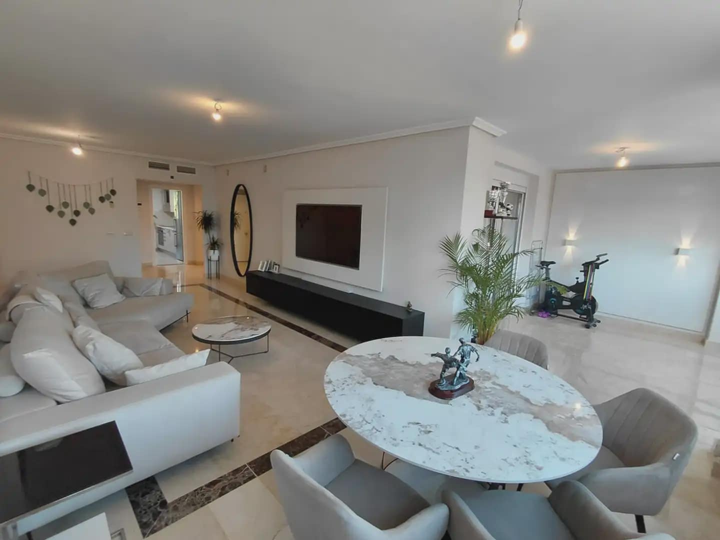 2 bedroom Flat for sale in Marbella with pool garage - € 498,000 (Ref: 10170080)