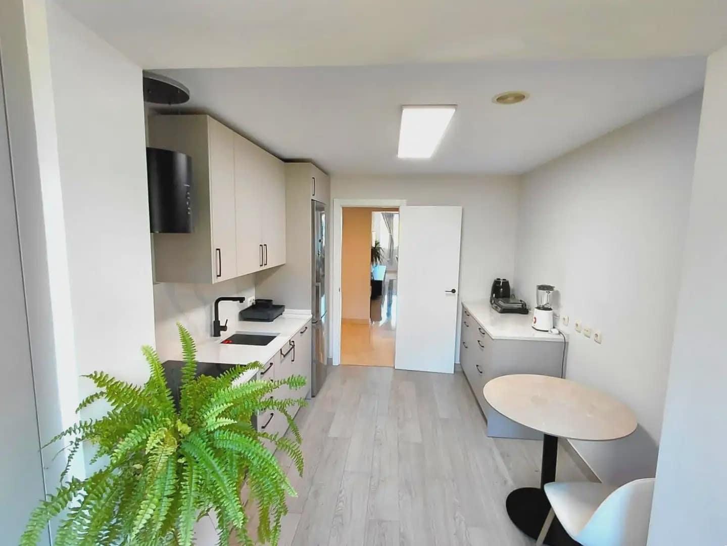 2 bedroom Flat for sale in Marbella with pool garage - € 498,000 (Ref: 10170080)