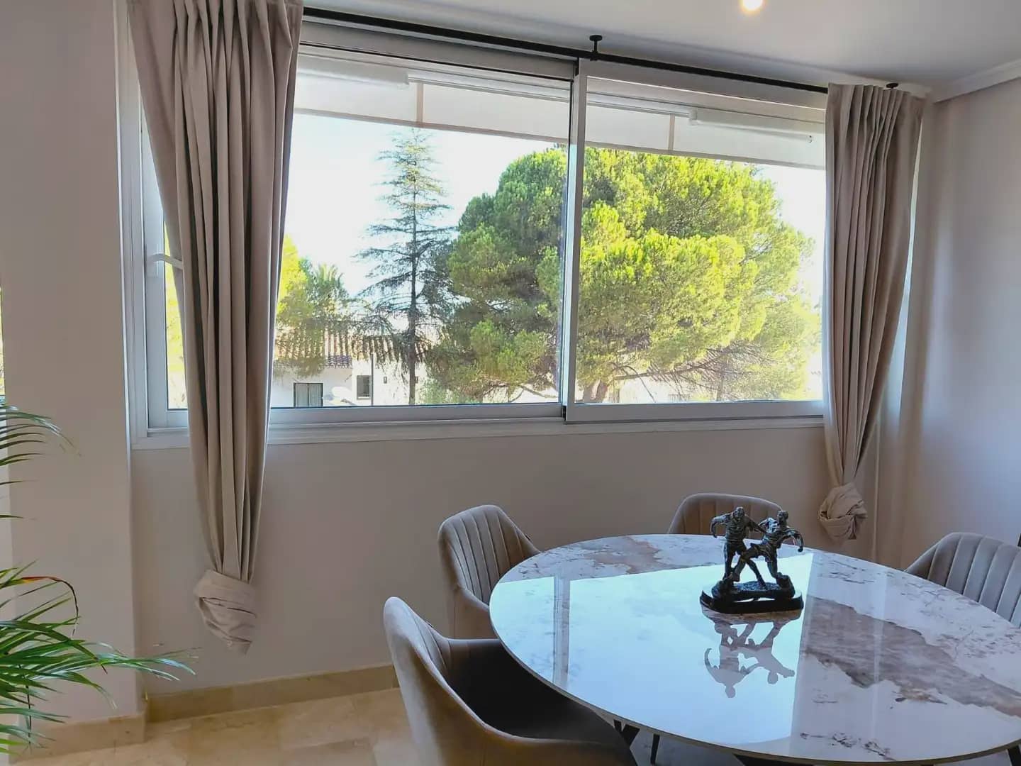 2 bedroom Flat for sale in Marbella with pool garage - € 498,000 (Ref: 10170080)