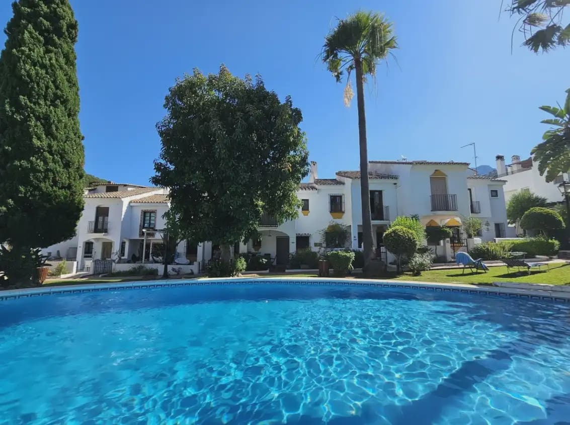 3 bedroom Terraced Villa for sale in Benahavis with pool - € 450,000 (Ref: 10170086)