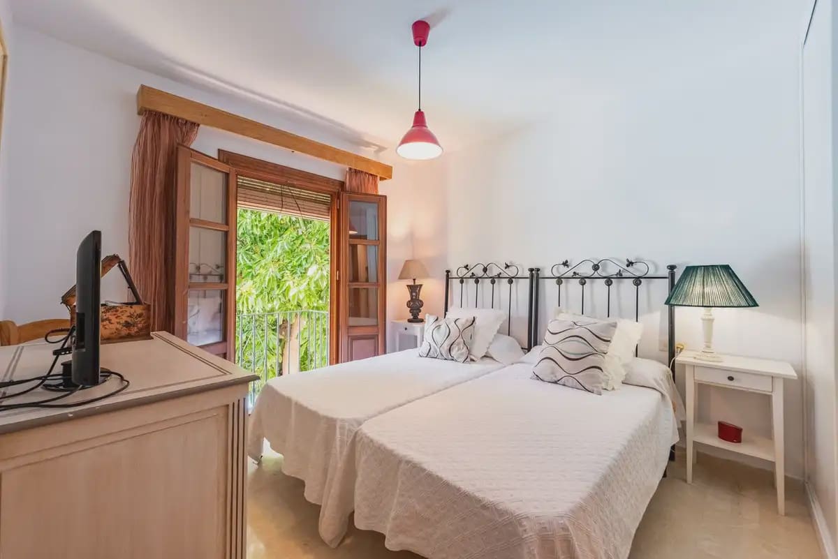 3 bedroom Terraced Villa for sale in Benahavis with pool - € 450,000 (Ref: 10170086)