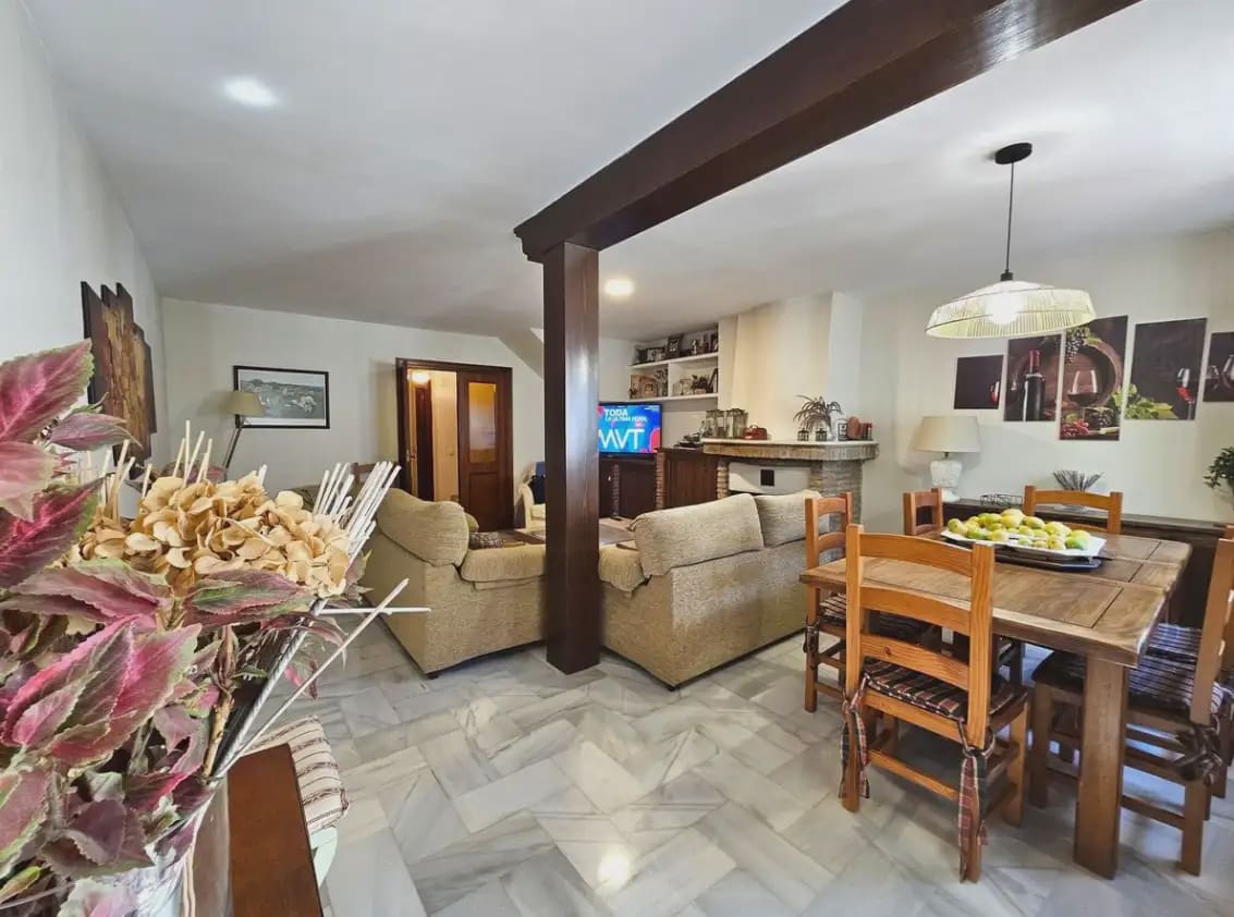 3 bedroom Terraced Villa for sale in Benahavis with pool - € 450,000 (Ref: 10170086)