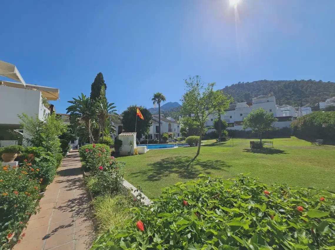 3 bedroom Terraced Villa for sale in Benahavis with pool - € 450,000 (Ref: 10170086)