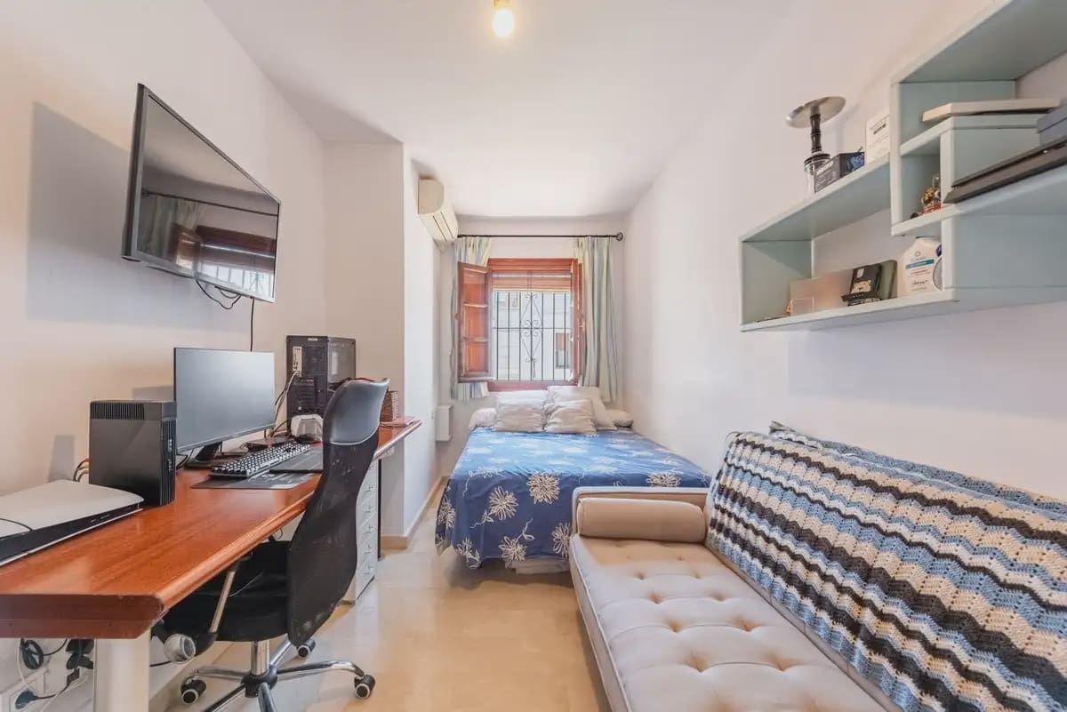 3 bedroom Terraced Villa for sale in Benahavis with pool - € 450,000 (Ref: 10170086)