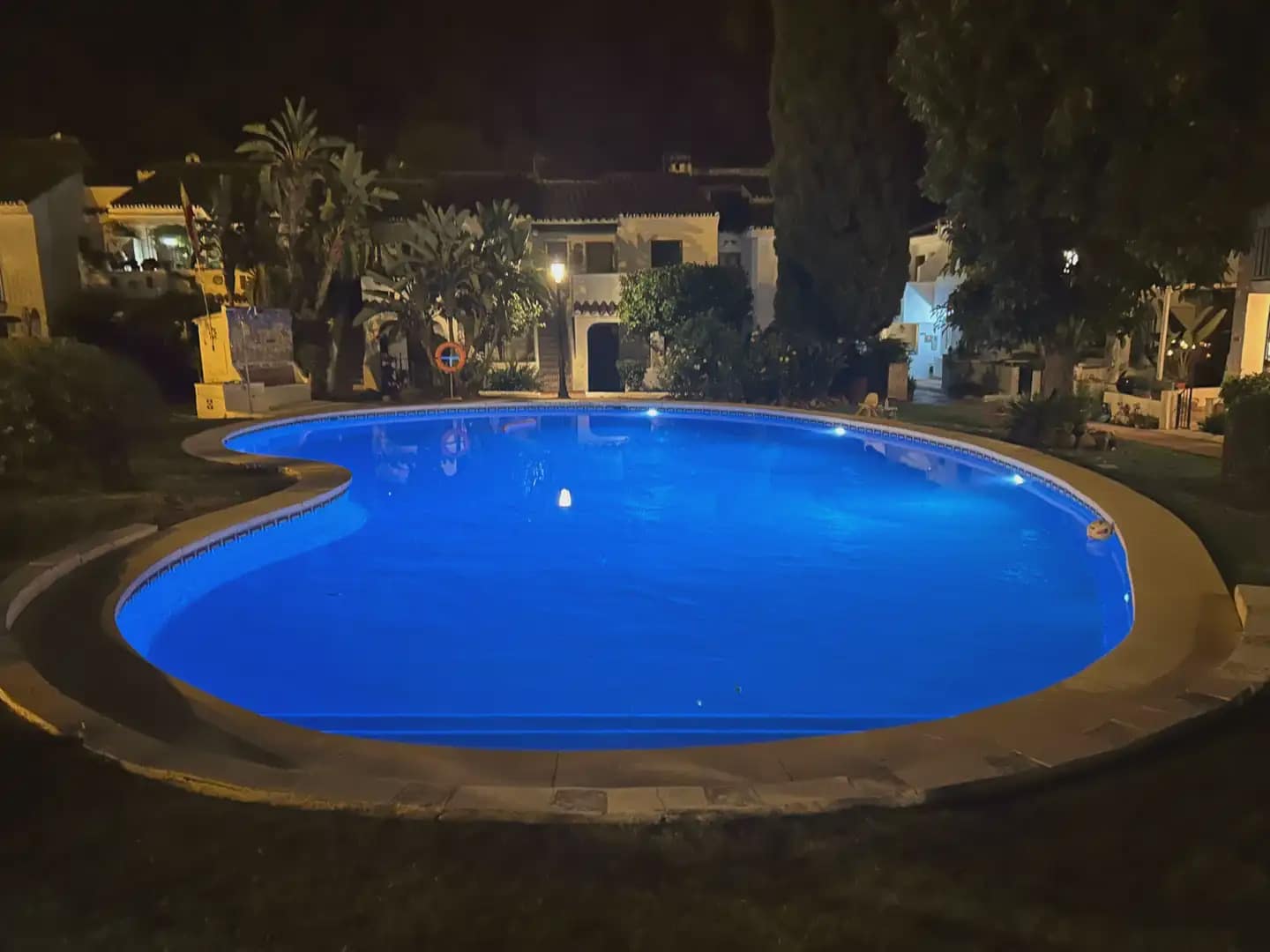 3 bedroom Terraced Villa for sale in Benahavis with pool - € 450,000 (Ref: 10170086)