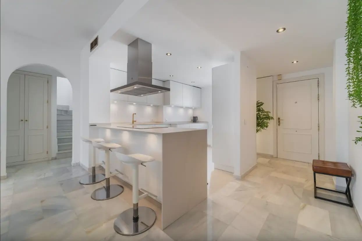 3 bedroom Penthouse for sale in Marbella with pool garage - € 745,000 (Ref: 10170089)