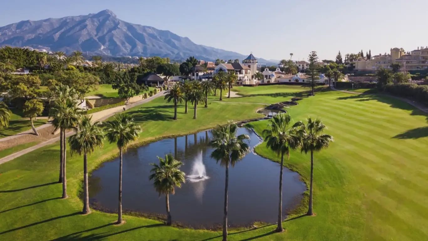 2 soveværelse Penthouse til salg i Marbella med swimmingpool garage - € 637.980 (Ref: 10170092)