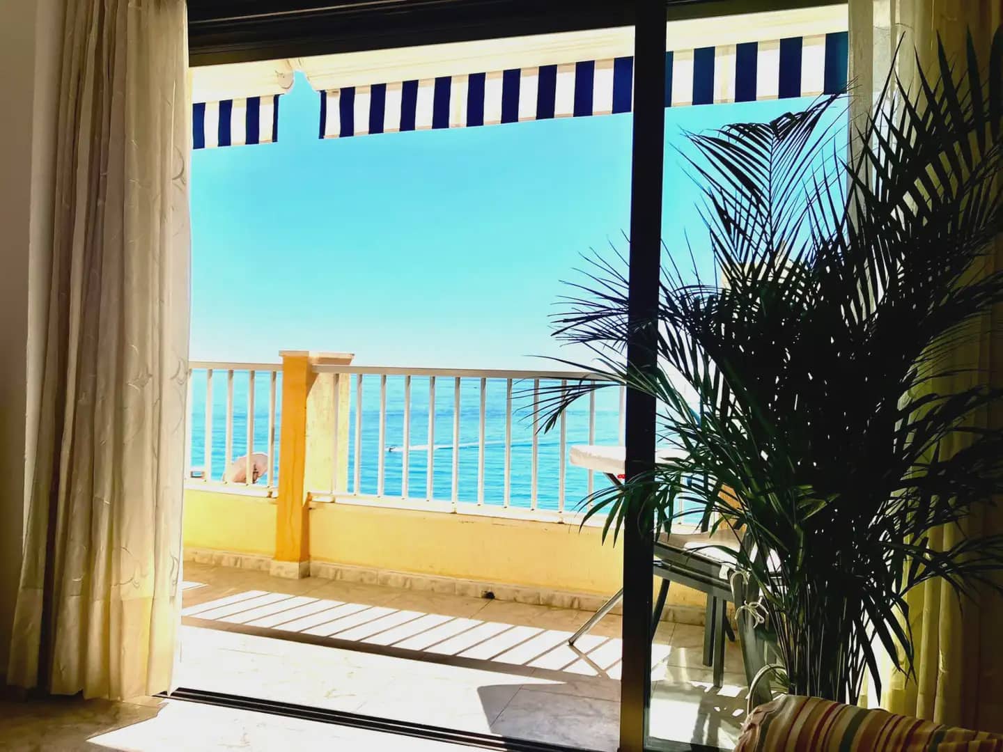 Apartamento Playa de 2 habitaciones en Marbella en venta con piscina - 600.000 € (Ref: 10170095)