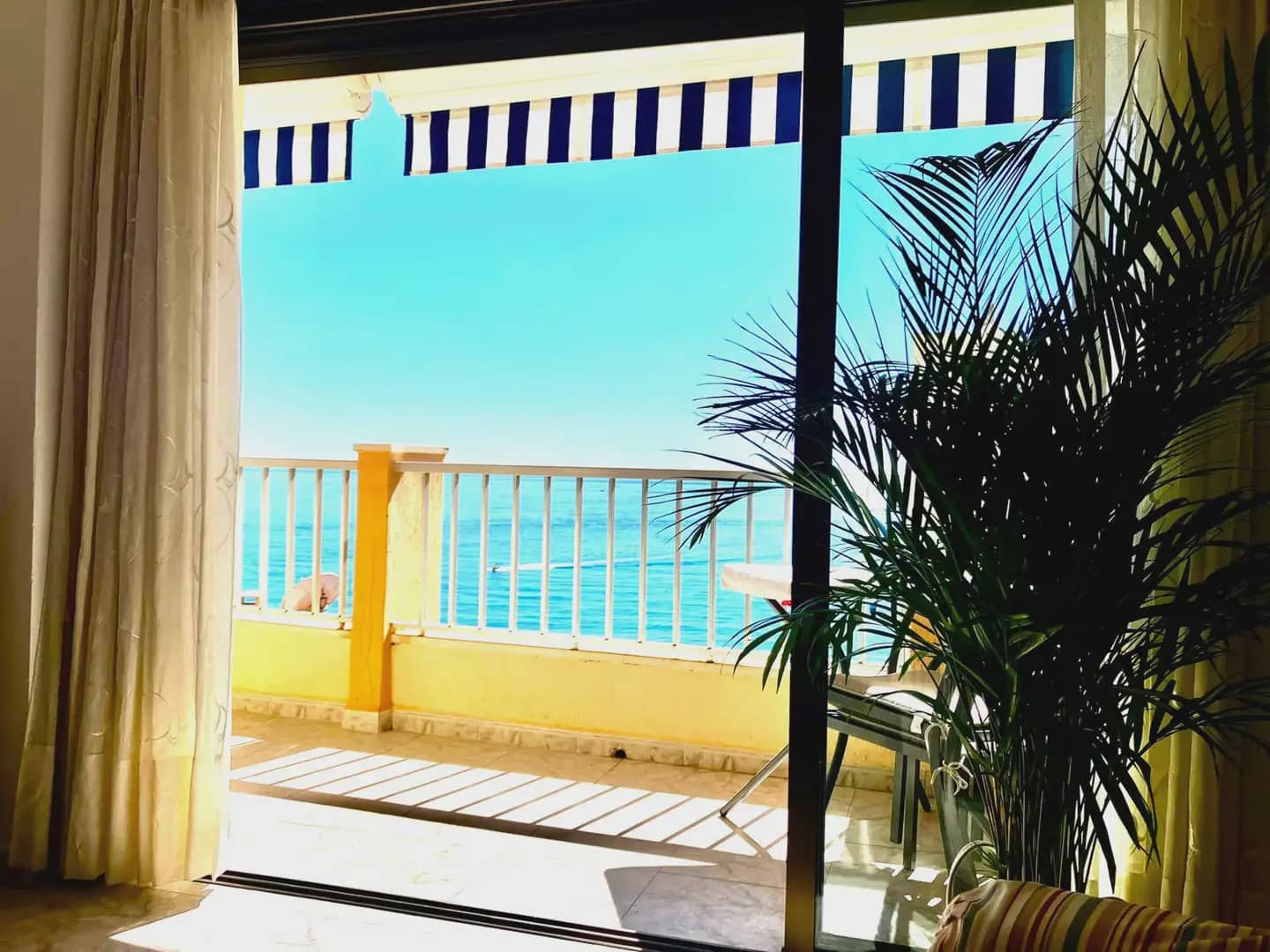 Apartamento Playa de 2 habitaciones en Marbella en venta con piscina - 600.000 € (Ref: 10170095)