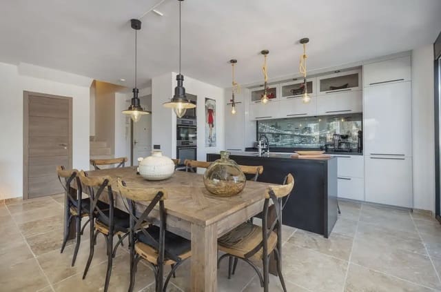 3 soveværelse Penthouse til salg i Nueva Andalucía Centro, Marbella med swimmingpool garage - € 995.000 (Ref: 10170096)