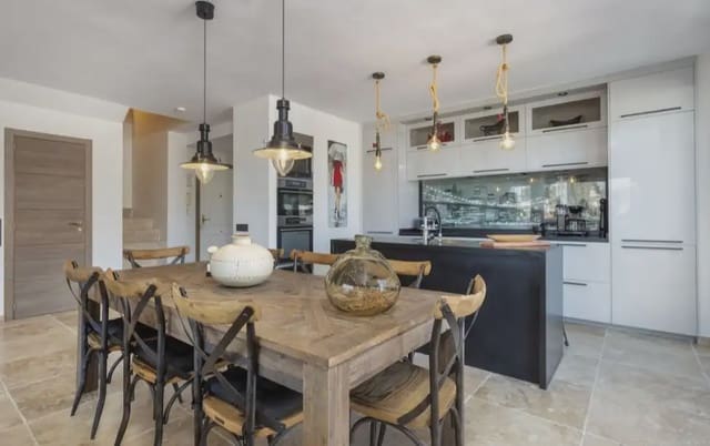 3 soveværelse Penthouse til salg i Nueva Andalucía Centro, Marbella med swimmingpool garage - € 995.000 (Ref: 10170096)