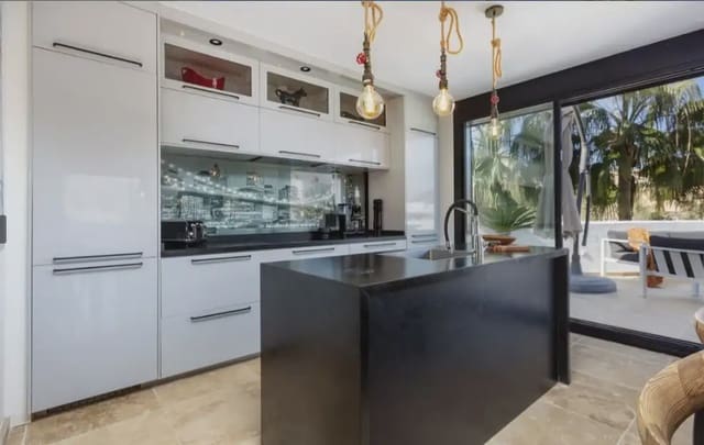 3 soveværelse Penthouse til salg i Nueva Andalucía Centro, Marbella med swimmingpool garage - € 995.000 (Ref: 10170096)