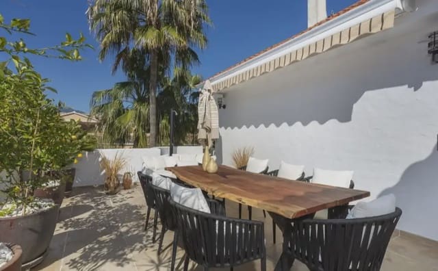 3 soveværelse Penthouse til salg i Nueva Andalucía Centro, Marbella med swimmingpool garage - € 995.000 (Ref: 10170096)