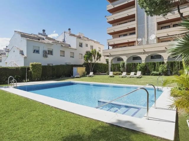 2 soveværelse Strandlejlighed til salg i Nueva Andalucía Centro, Marbella med swimmingpool garage - € 499.000 (Ref: 10170097)