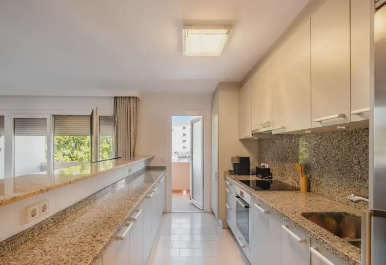Apartamento Playa de 2 habitaciones en Marbella en venta con piscina garaje - 499.000 € (Ref: 10170097)