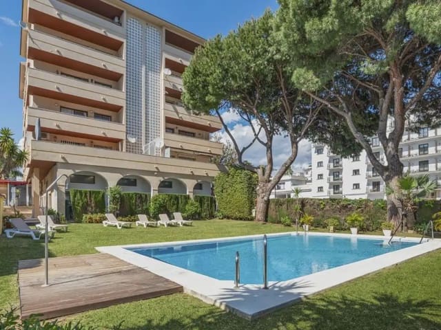 2 soveværelse Strandlejlighed til salg i Nueva Andalucía Centro, Marbella med swimmingpool garage - € 499.000 (Ref: 10170097)