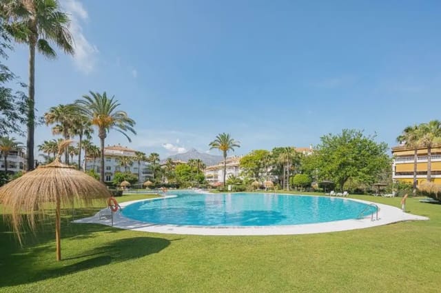 2 bedroom Penthouse for sale in La Dama de Noche - La Alzambra, Marbella with pool garage - € 525,000 (Ref: 10170098)