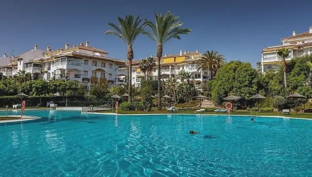 2 bedroom Penthouse for sale in La Dama de Noche - La Alzambra, Marbella with pool garage - € 525,000 (Ref: 10170098)