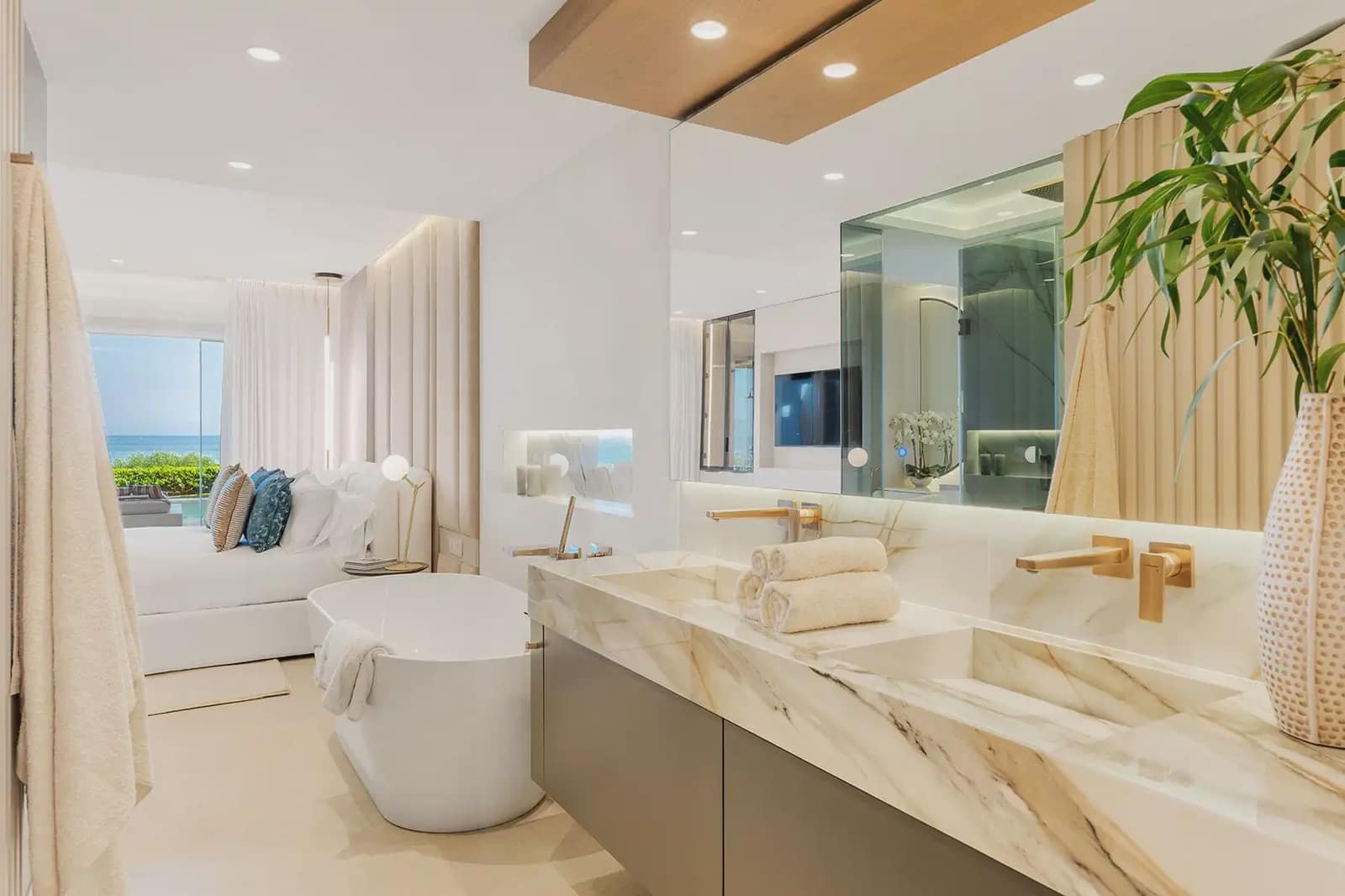 4 bedroom Beach Apartment for sale in New Golden Mile with pool garage - € 3,995,000 (Ref: 10170099)