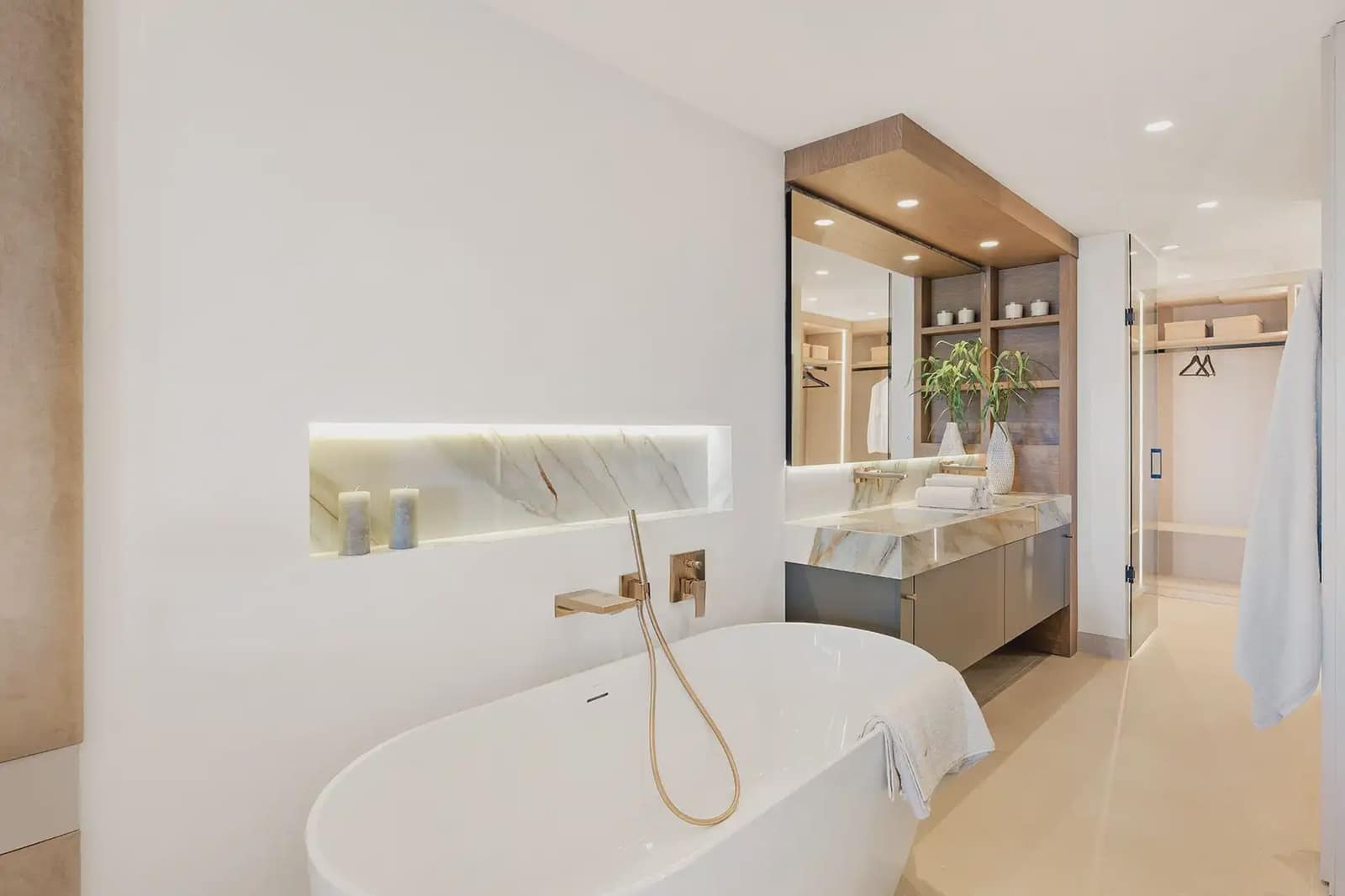 4 bedroom Beach Apartment for sale in New Golden Mile with pool garage - € 3,995,000 (Ref: 10170099)