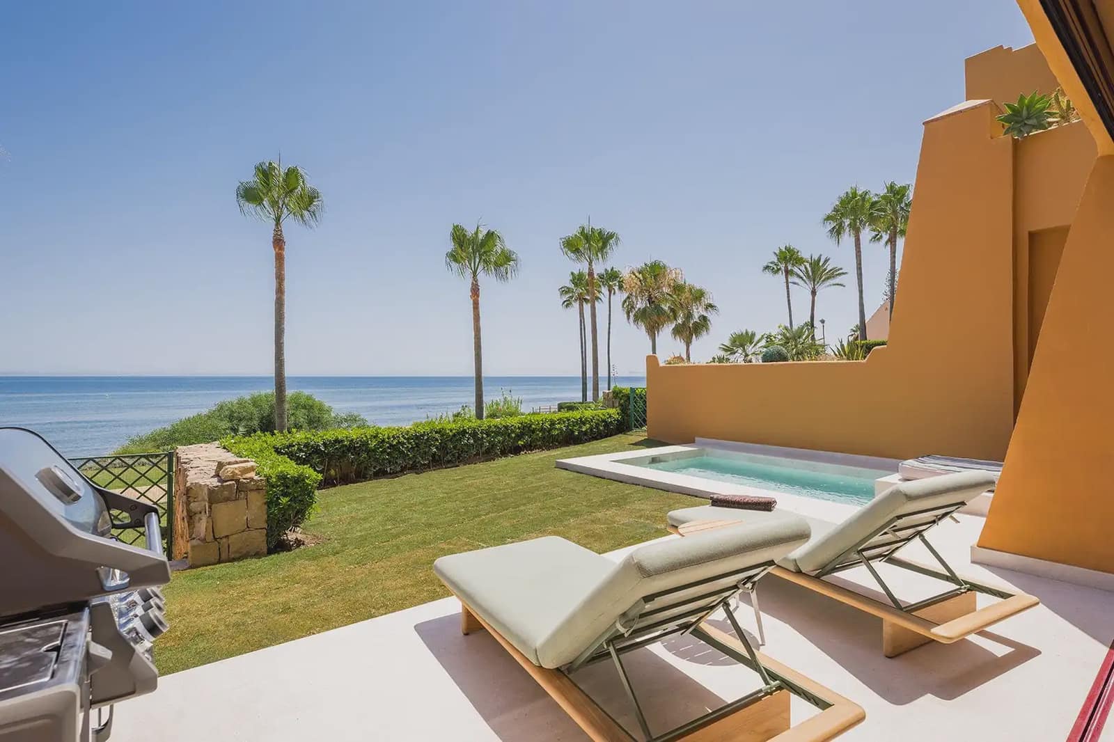 4 bedroom Beach Apartment for sale in New Golden Mile with pool garage - € 3,995,000 (Ref: 10170099)