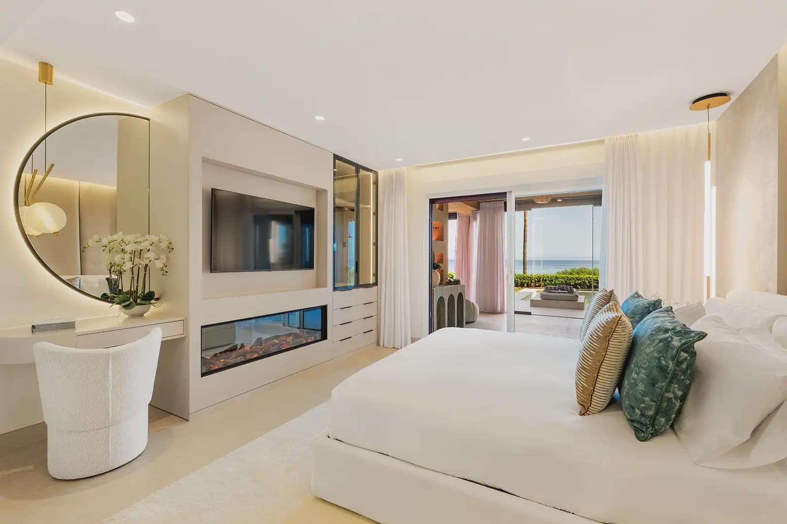 4 bedroom Beach Apartment for sale in New Golden Mile with pool garage - € 3,995,000 (Ref: 10170099)