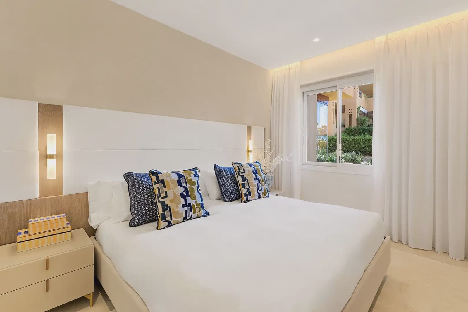 4 bedroom Beach Apartment for sale in New Golden Mile with pool garage - € 3,995,000 (Ref: 10170099)