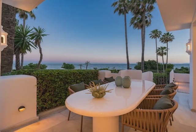 3 soverom Strandleiligheter til salgs i Zona de Punta Plata, Estepona med svømmebasseng garasje - € 2 995 000 (Ref: 10170100)