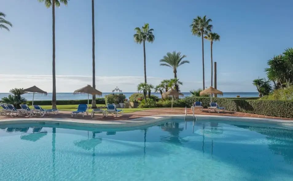 3 sypialnia Apartament przy plaży na sprzedaż w Estepona z basenem garażem - 2 995 000 € (Ref: 10170100)
