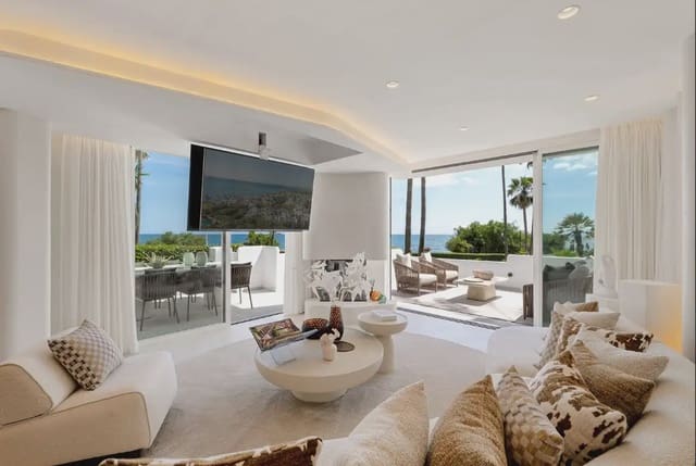 3 soverom Strandleiligheter til salgs i Zona de Punta Plata, Estepona med svømmebasseng garasje - € 2 995 000 (Ref: 10170100)