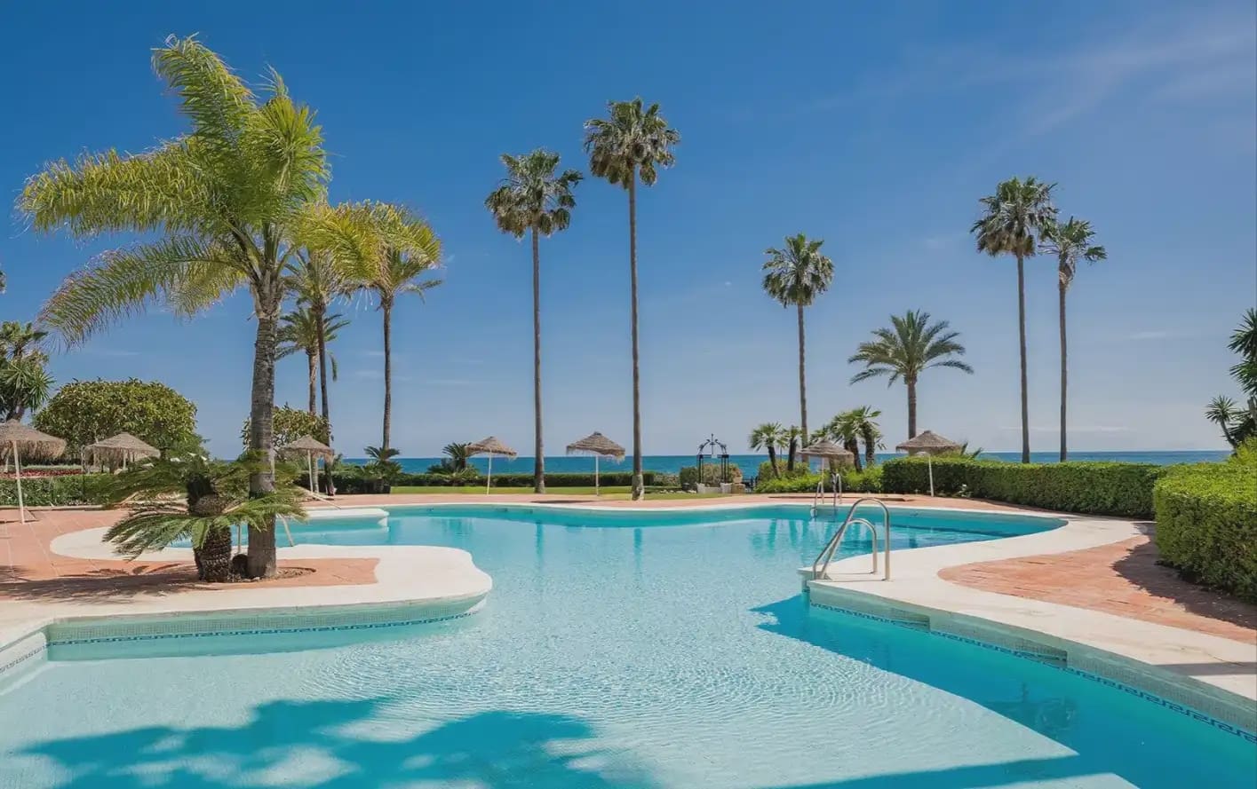 3 sypialnia Apartament przy plaży na sprzedaż w Estepona z basenem garażem - 2 995 000 € (Ref: 10170100)