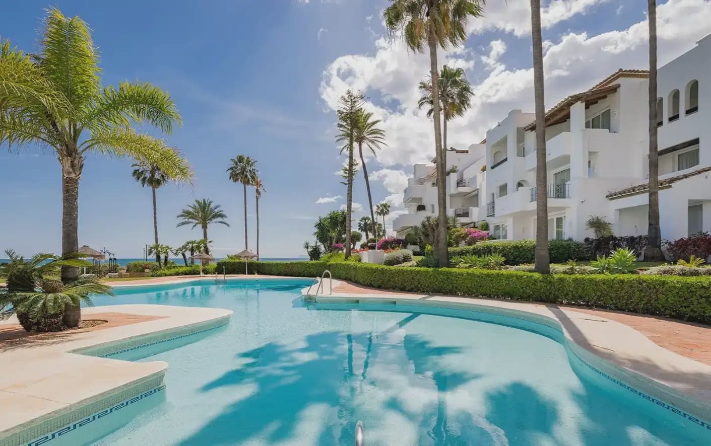 3 sypialnia Apartament przy plaży na sprzedaż w Estepona z basenem garażem - 2 995 000 € (Ref: 10170100)