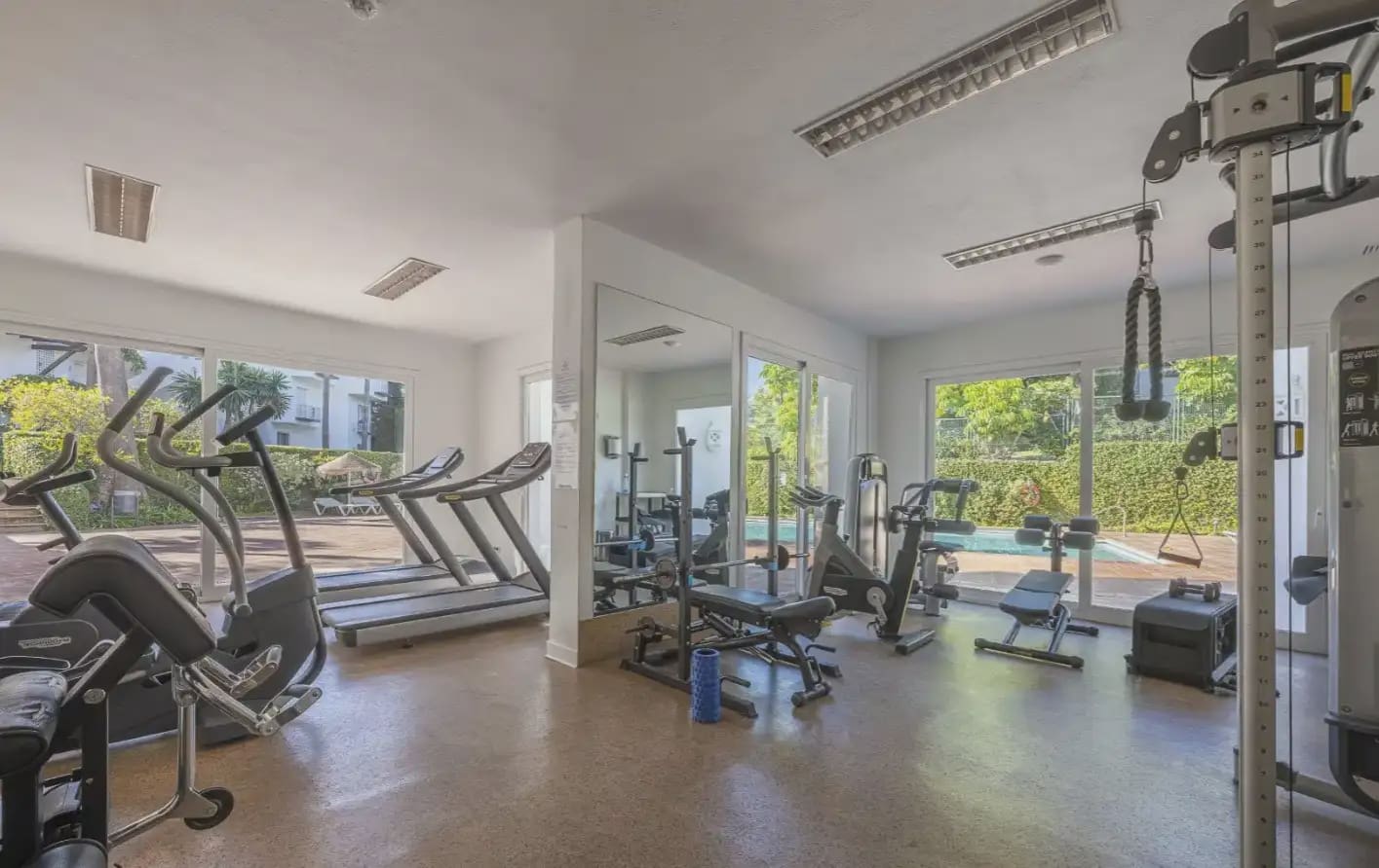 3 sypialnia Apartament przy plaży na sprzedaż w Estepona z basenem garażem - 2 995 000 € (Ref: 10170100)