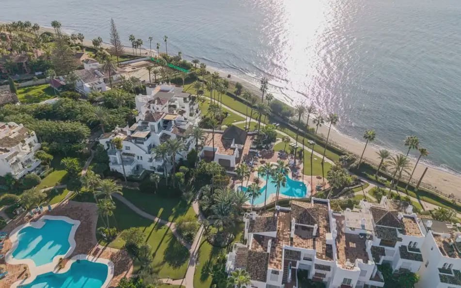 3 sypialnia Apartament przy plaży na sprzedaż w Estepona z basenem garażem - 2 995 000 € (Ref: 10170100)