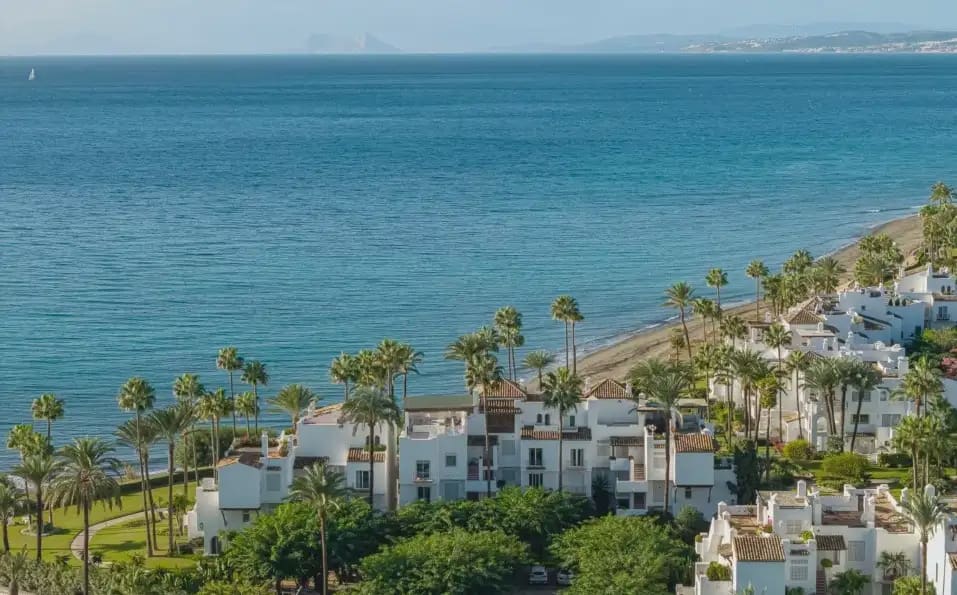 3 sypialnia Apartament przy plaży na sprzedaż w Estepona z basenem garażem - 2 995 000 € (Ref: 10170100)