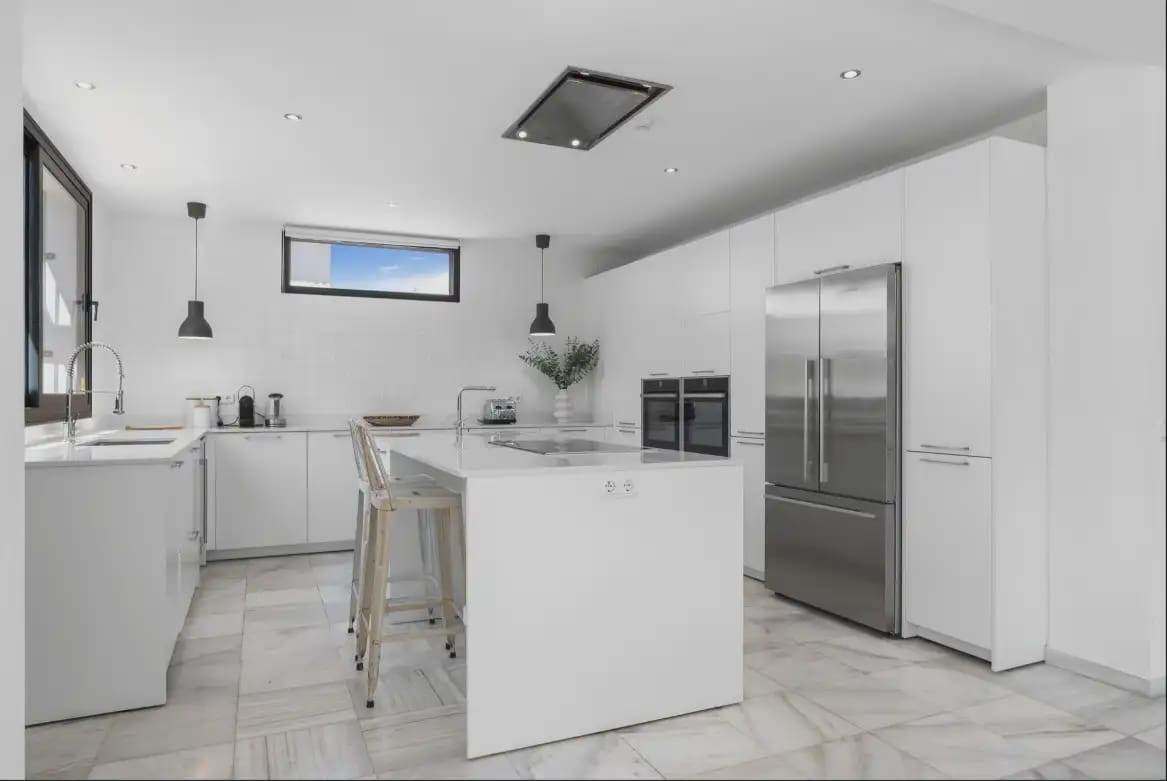 6 bedroom Villa for sale in Marbella with pool garage - € 1,400,000 (Ref: 10170108)