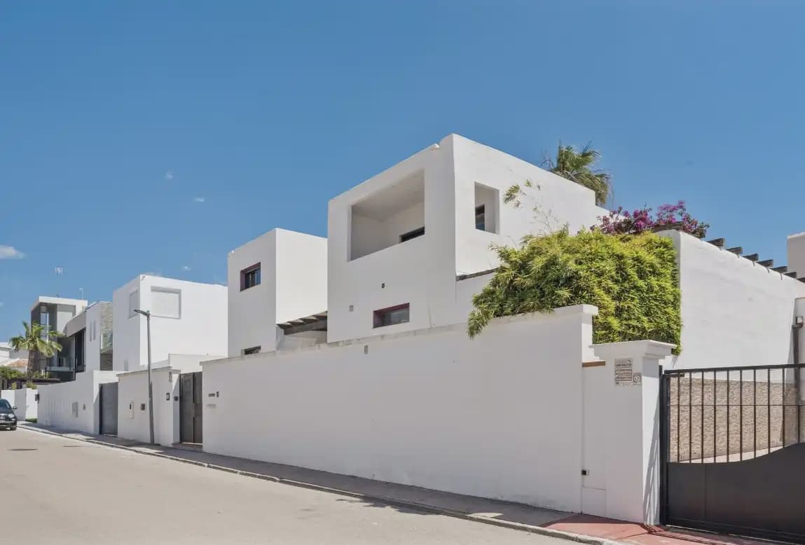 6 bedroom Villa for sale in Marbella with pool garage - € 1,400,000 (Ref: 10170108)