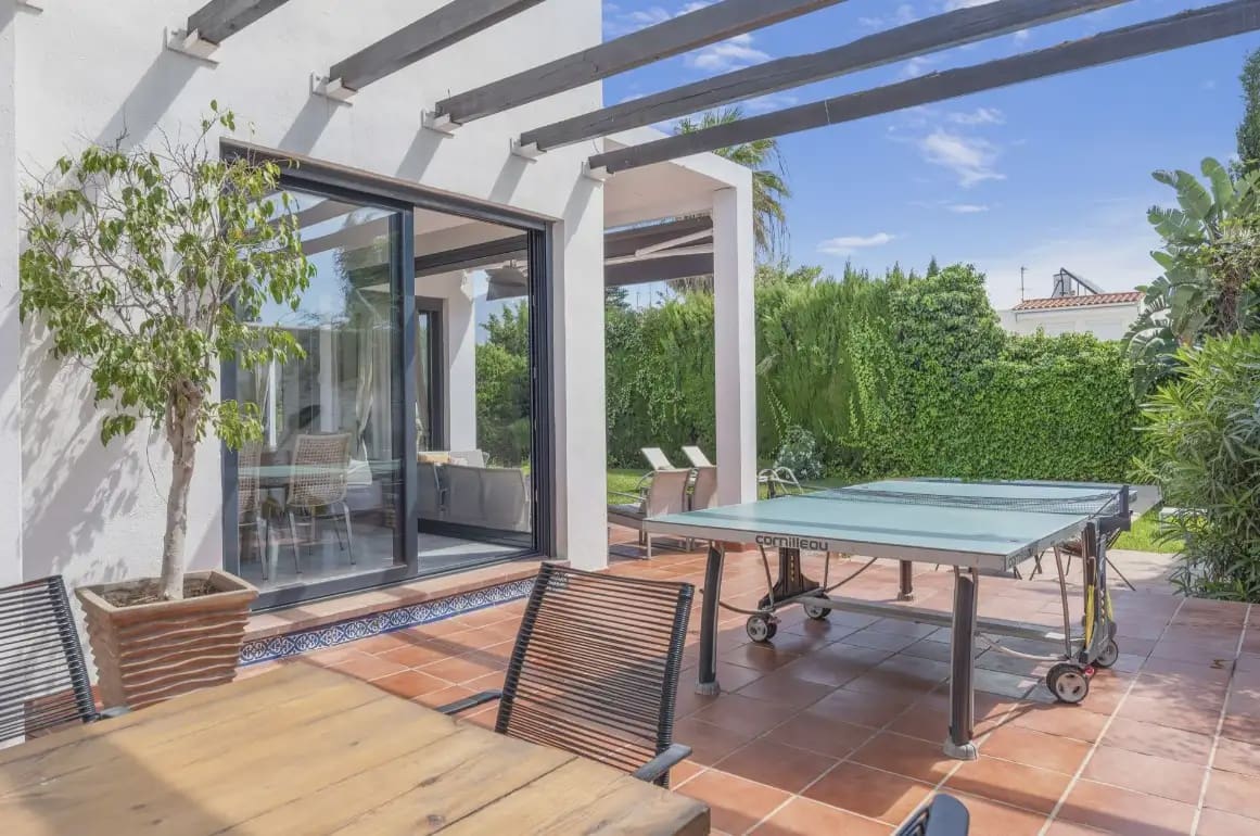 6 bedroom Villa for sale in Marbella with pool garage - € 1,400,000 (Ref: 10170108)