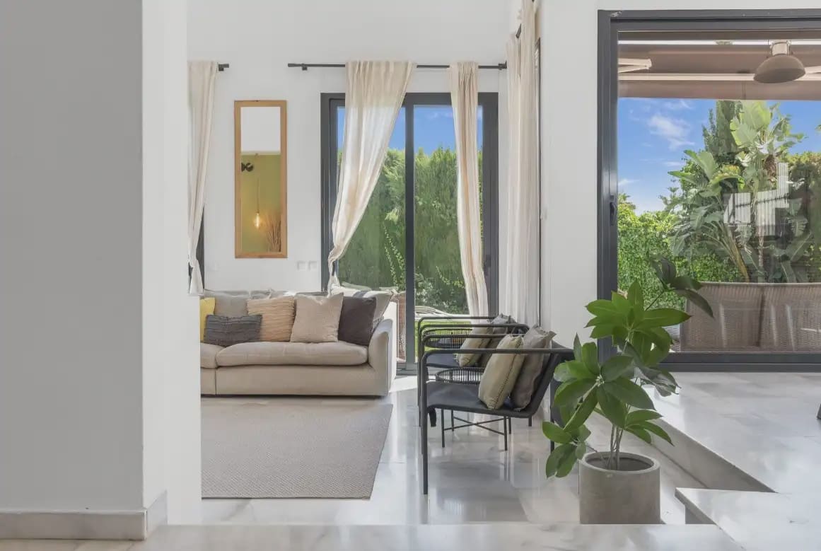 6 bedroom Villa for sale in Marbella with pool garage - € 1,400,000 (Ref: 10170108)