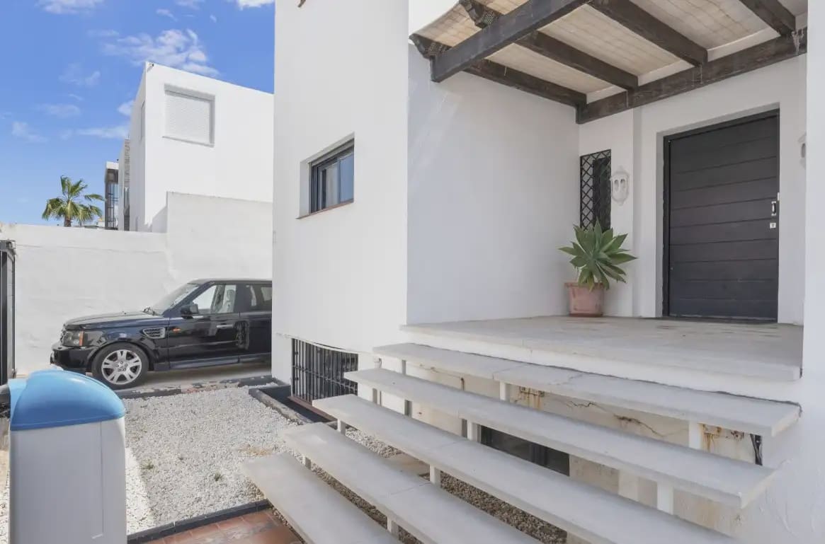 6 bedroom Villa for sale in Marbella with pool garage - € 1,400,000 (Ref: 10170108)