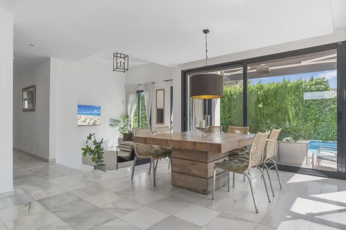 6 bedroom Villa for sale in Marbella with pool garage - € 1,400,000 (Ref: 10170108)
